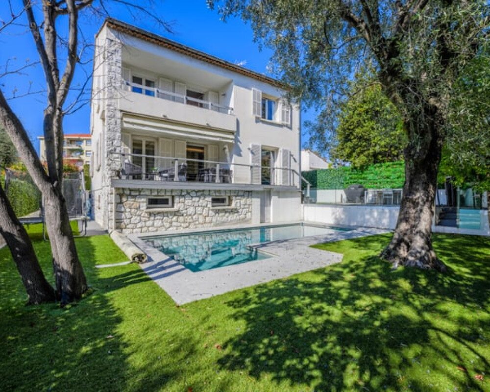 House  - Bastide / Mas  - 7 rooms  - 287.58 mÂ² -  â¬1,990,000 - Under agreement 