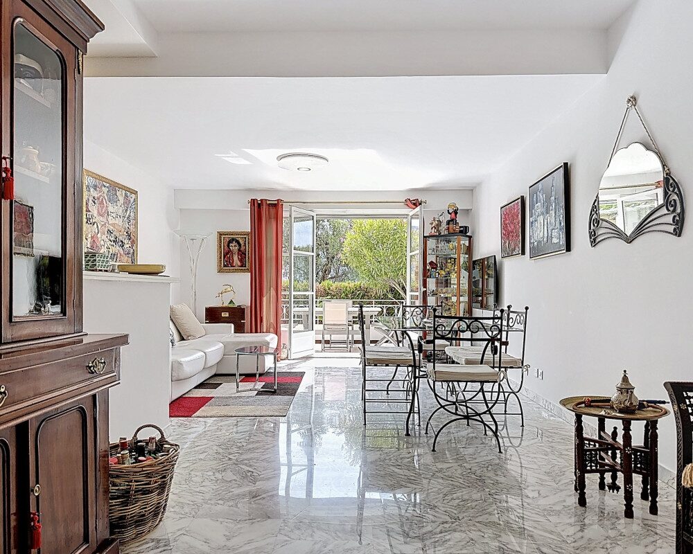 Nice Cimiez - Space, Peace and Quiet, a Swimming Pool that's Sure to Please!
