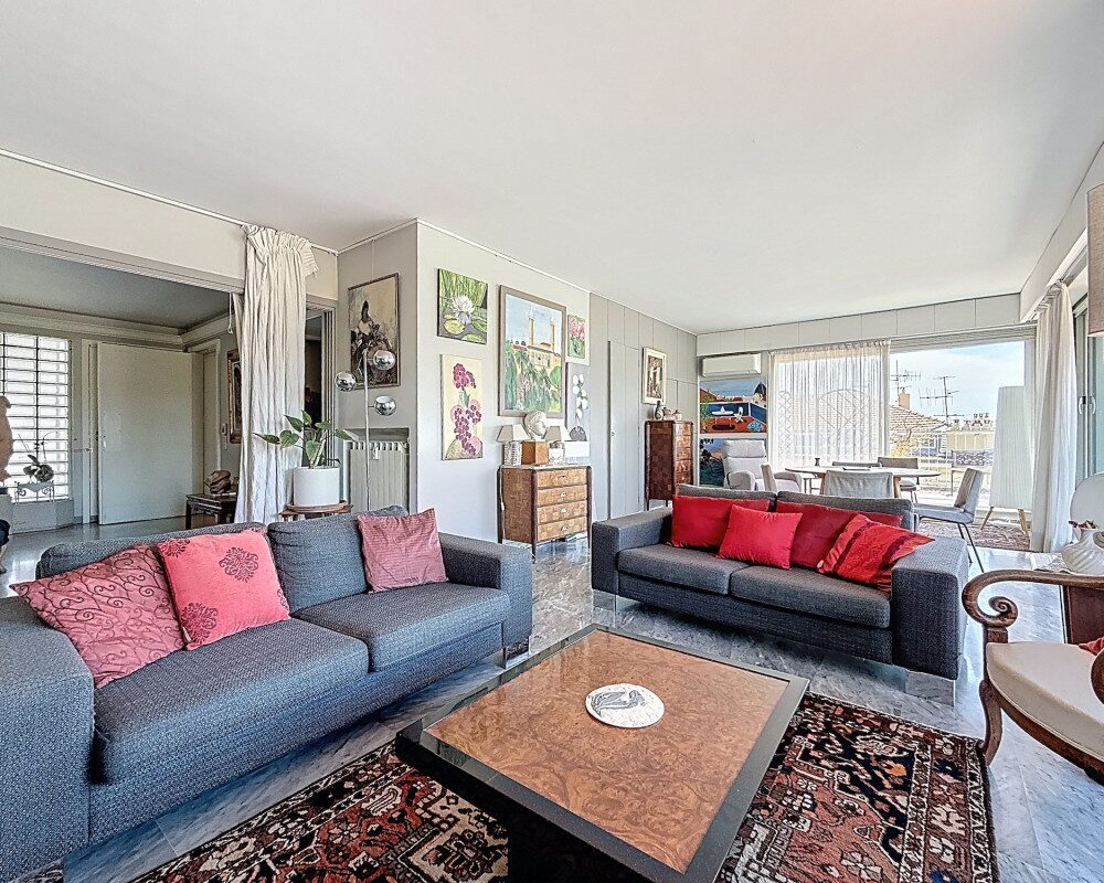 Historic Cimiez â Top Floor with Circular Terrace, Sea View and Belle Ãpoque Palaces