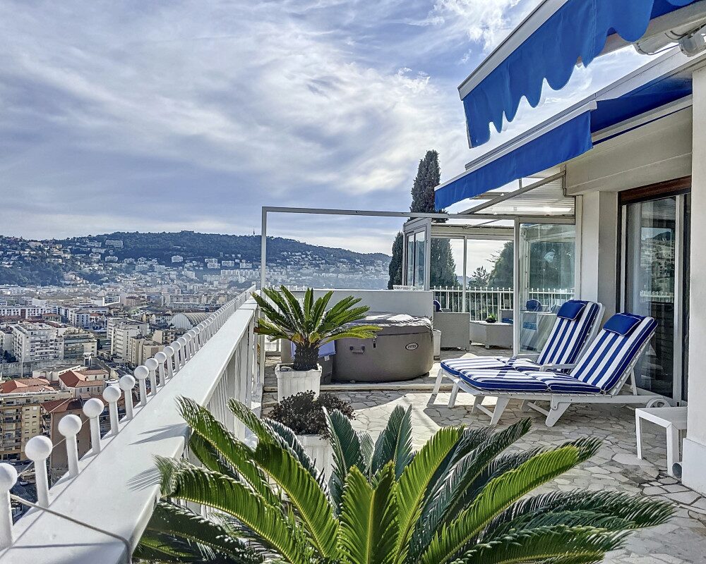 Roof terrace in the heart of Cimiez