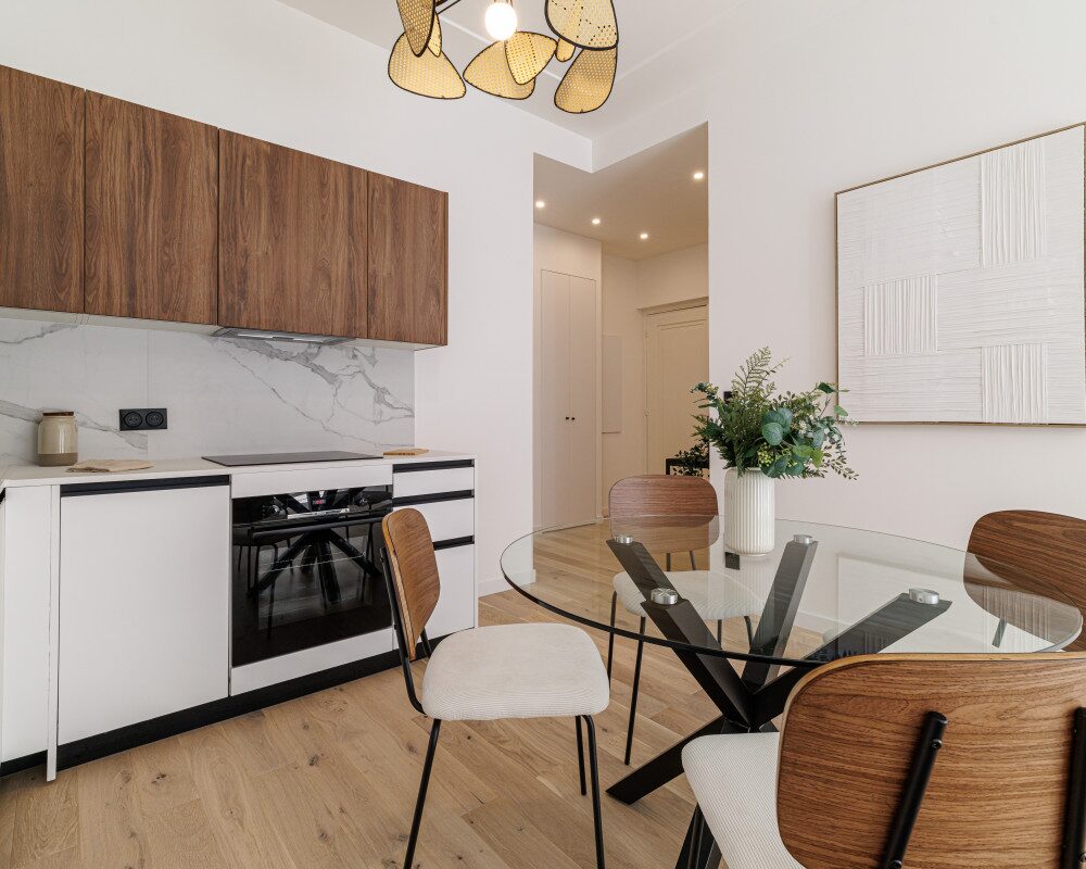 Nice - Promenade des Anglais - Beautiful 2-bedroom apartment of 59 sqm with terrace and sea view