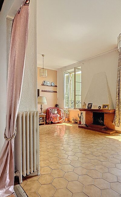 3-room apartment to renovate on the top floor in Nice Cimiez