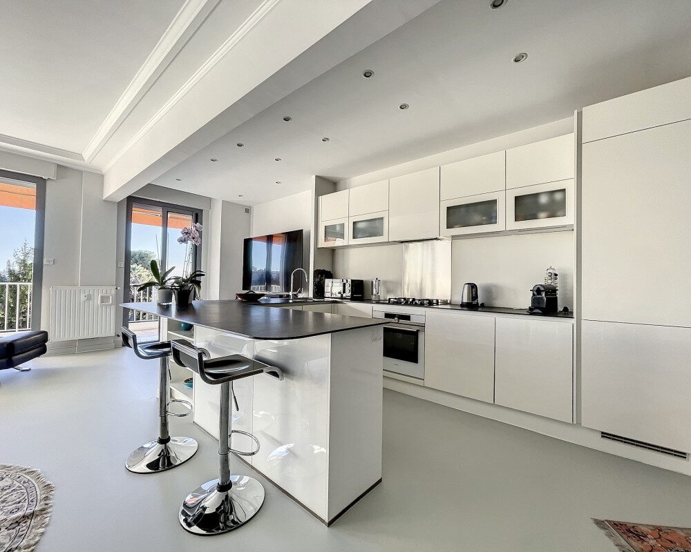 Nice flat with terrace and garage in condominium with park        