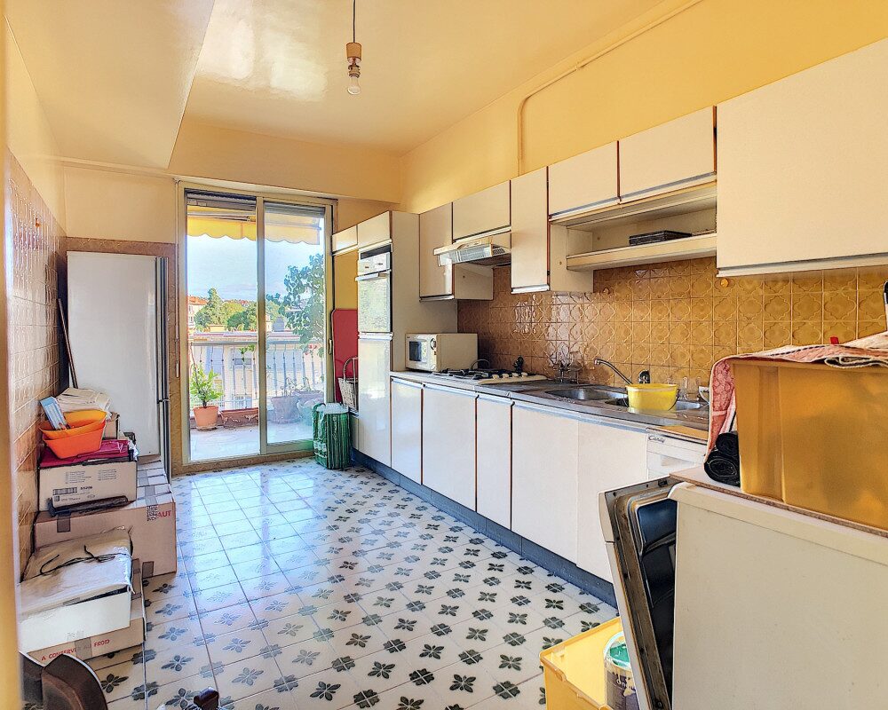   Lower Cimiez - In Luxurious Residence, beautiful One Bedroom 64 sqm High Floor Close to Amenities  