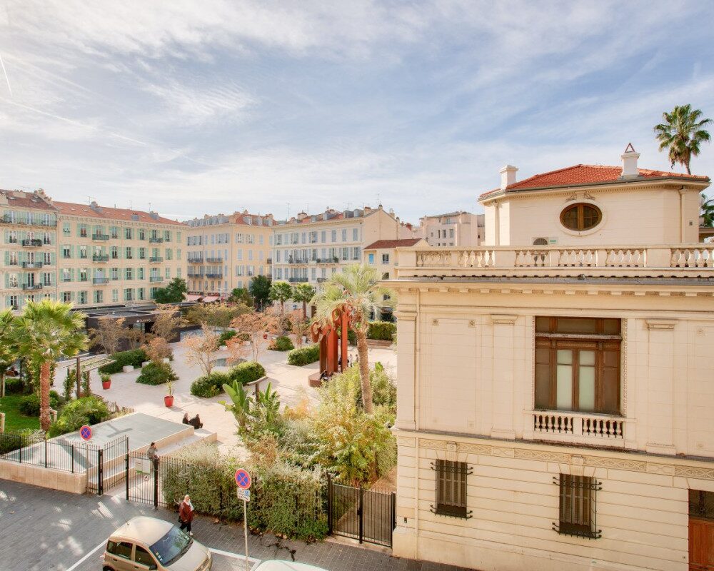 NICE - Dubouchage - Magnificent 180 sqm 7-room apartment in a character residence in the heart of the city