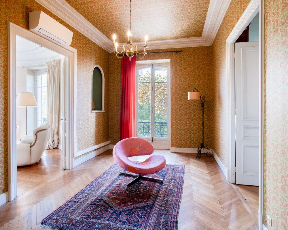NICE - Dubouchage - Magnificent 180 sqm 7-room apartment in a character residence in the heart of the city
