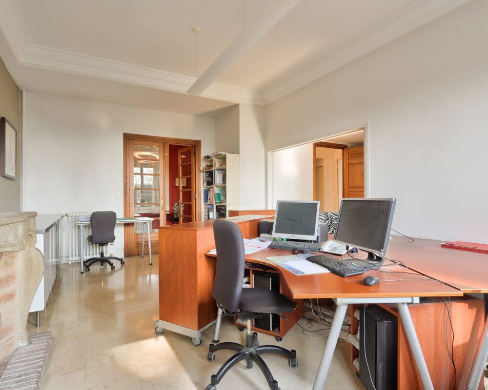 Nice – Cimiez – Large 4-room apartment of 116 m² to renovate in a Belle Époque palace for sale
