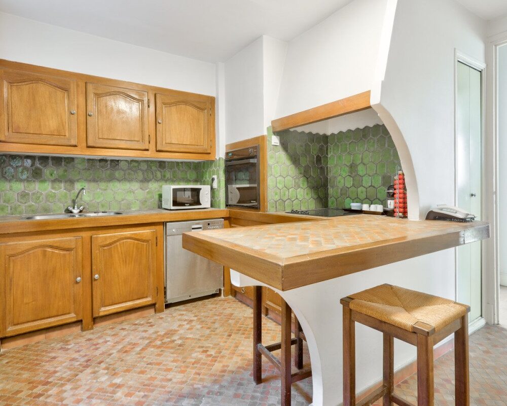 Nice – Cimiez – Large 4-room apartment of 116 m² to renovate in a Belle Époque palace for sale