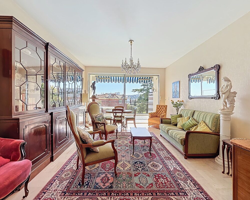 Nice Cimiez / Cemenelum - Spacious 3-room apartment with sea view in prestigious residence with grounds