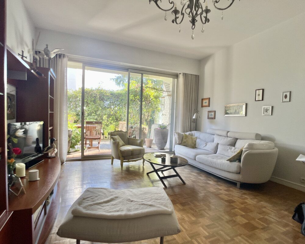 Nice Cimiez - Large 62mÂ² One Bedroom Apartment on Garden Llevel with 99 sqm Outdoor Space 