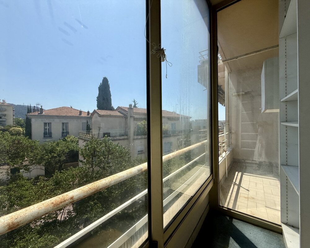 Nice Cimiez - 3/4 corner rooms on a high floor to renovate