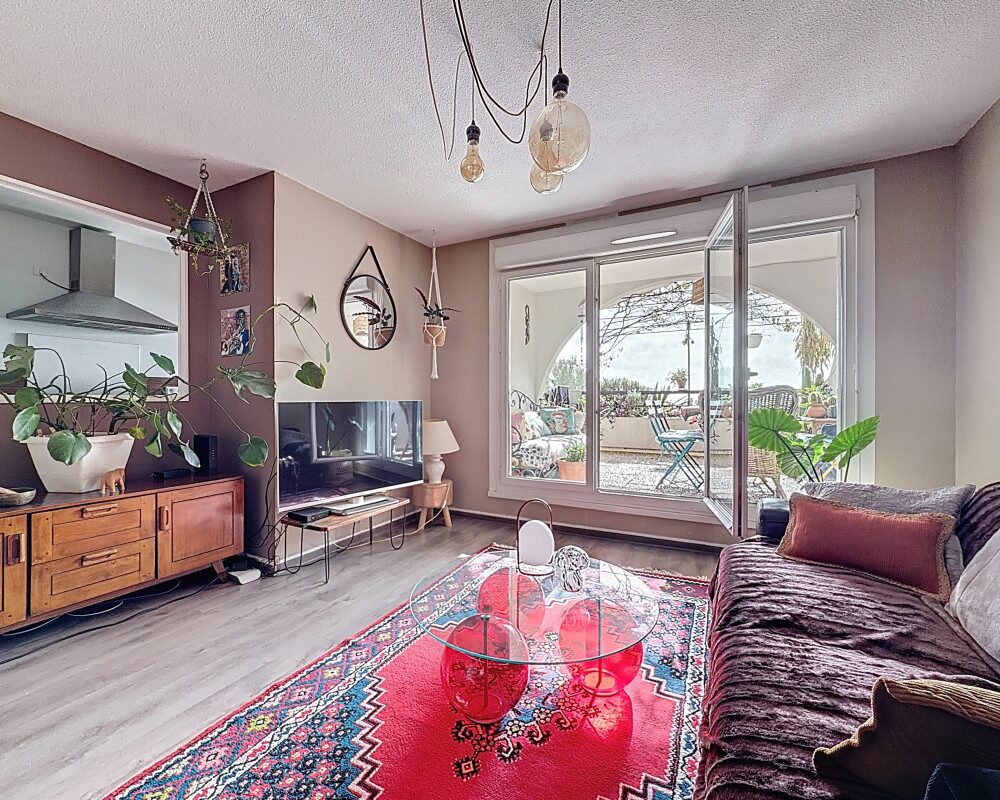 Nice Gairaut - Beautiful, Bright, Family-Friendly 4 Bedroom Apartment in a Leafy Residence