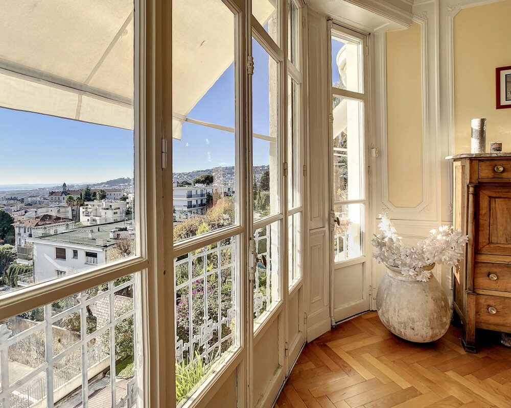 Coeur Cimiez - Beautiful 4 Bedroom Apartment of 140 sqm in High Floor with Sea View and Parking       