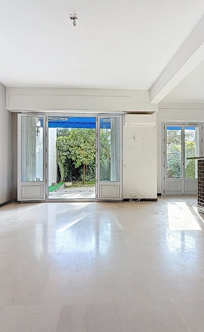 Cimiez Residence: 4-Bedroom Apartment for Sale with Garden and Parking