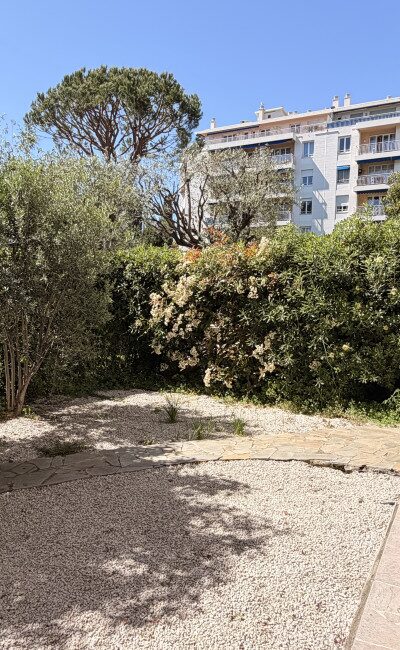 4-Bedroom Apartment for Sale Résidence Cimiez with Terrace and Garden