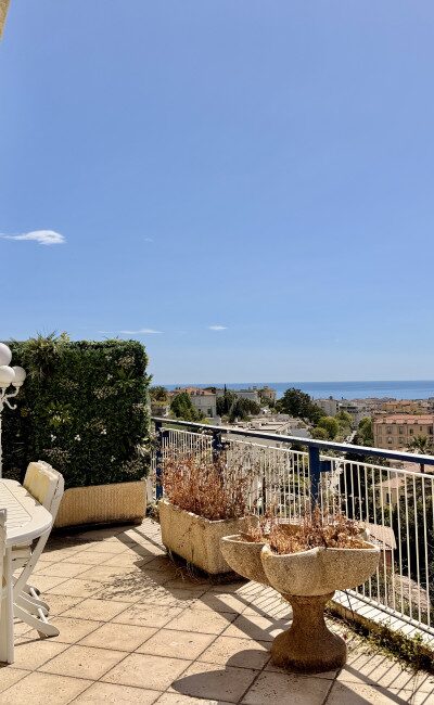 Cimiez: 2-bedroom apartment with a terrace in Jardins de Cemenelum