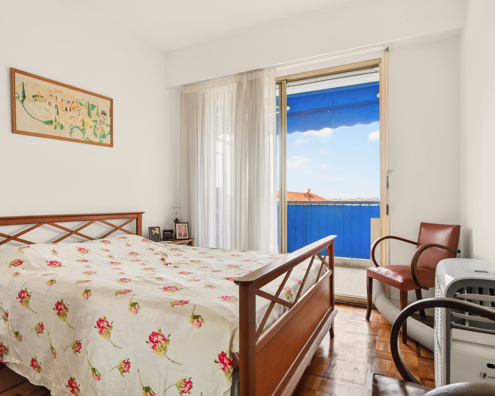 Apartment  - 2 rooms  - 40.0 m² -  €331,000 - For sale 