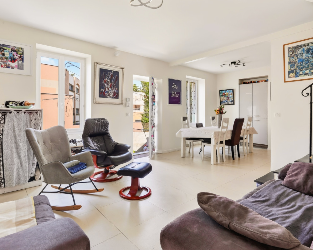 House  - 5 rooms  - 110.0 m² -  €760,000 - For sale 