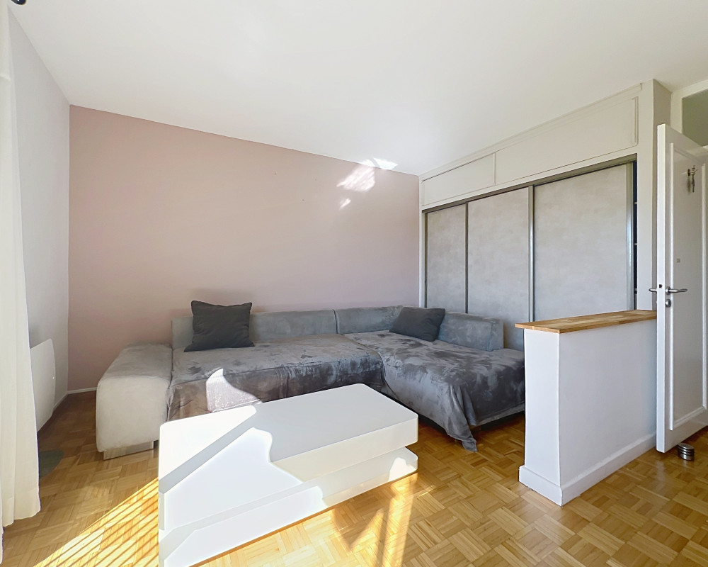 Apartment  - 2 rooms  - 57.05 mÂ² -  â¬1,000/month CC - To rent 