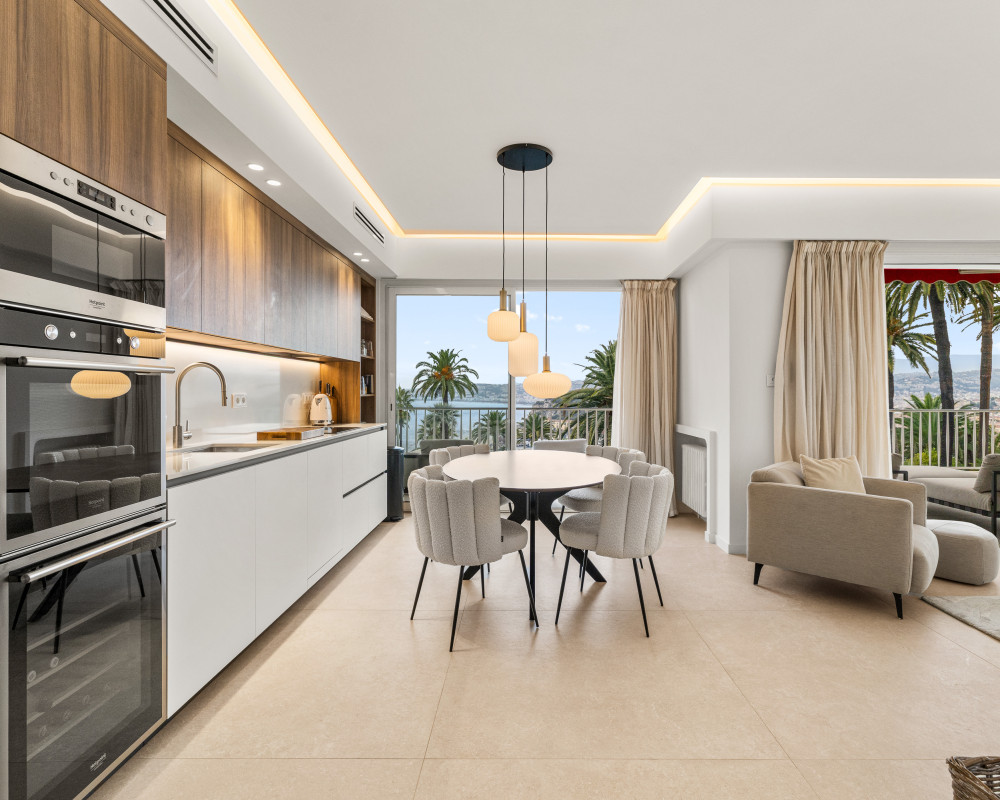 Nice â Mont Boron â Spacious 2-bedroom apartment of 88 sq.m, fully renovated, with terrace and panoramic views over the Baie des Anges