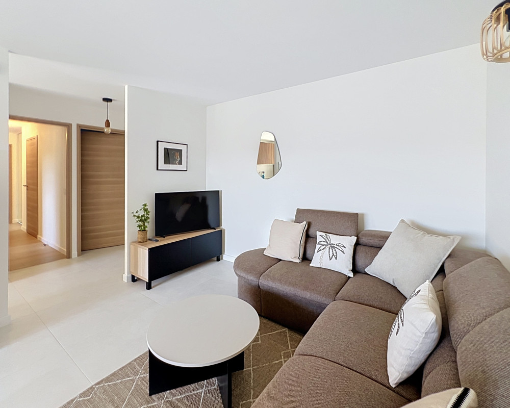 Apartment  - 3 rooms  - 67.19 mÂ² -  â¬1,950/month CC - To rent 
