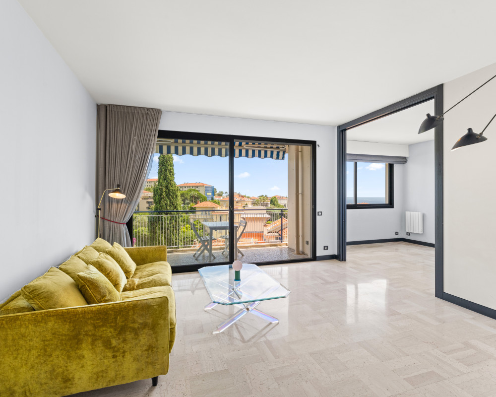 Apartment  - 2 rooms  - 72.45 mÂ² -  â¬2,100/month CC - To rent 