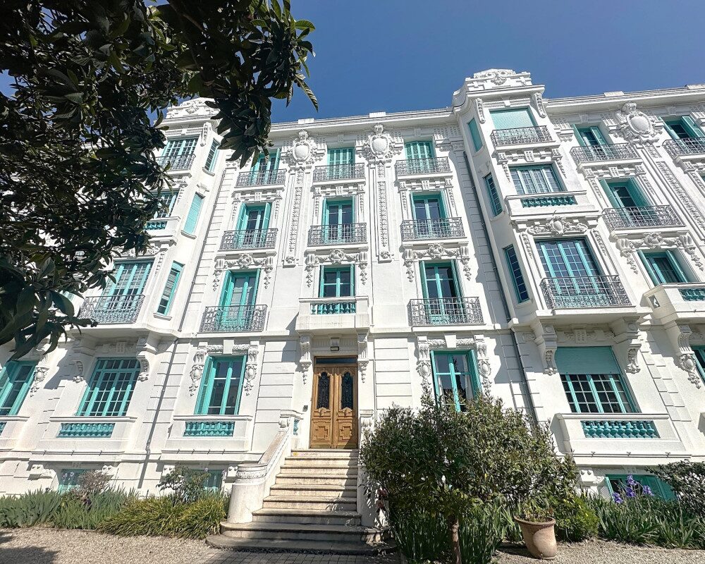 Nizza Valrose - Affascinante appartamento bilocale duplex in un palazzo Belle Epoque con giardino