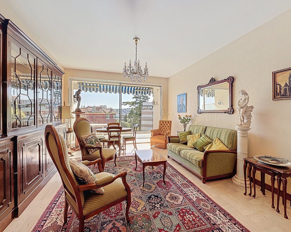 Nizza Cimiez / Cemenelum - Spazioso trilocale con vista mare in prestigioso residence con parco