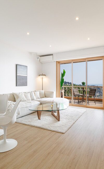 Soggiorno luminoso in appartamento a Villefranche-sur-Mer con terrazza e vista mare
