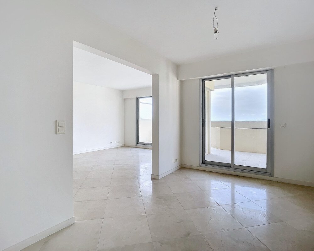 Nice Cimiez Appartement 3 piÃ¨ces rÃ©novÃ© en dernier Ã©tage avec vue mer et ville