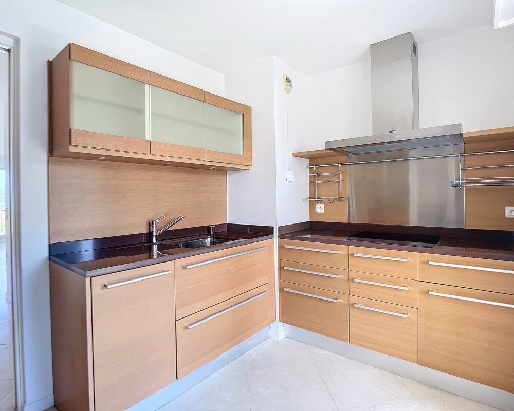 Nice Cimiez Appartement 3 piÃ¨ces rÃ©novÃ© en dernier Ã©tage avec vue mer et ville