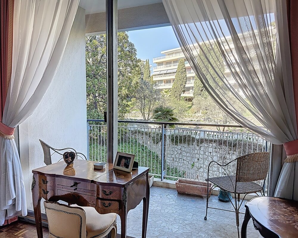 Nizza Cimiez / Cemenelum - Spazioso trilocale con vista mare in prestigioso residence con parco
