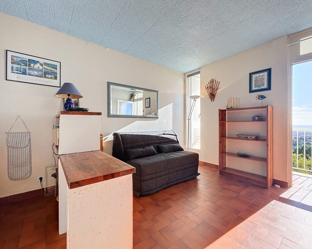NICE RIMIEZ - Luminoso monolocale con vista panoramica in una proprietà privata