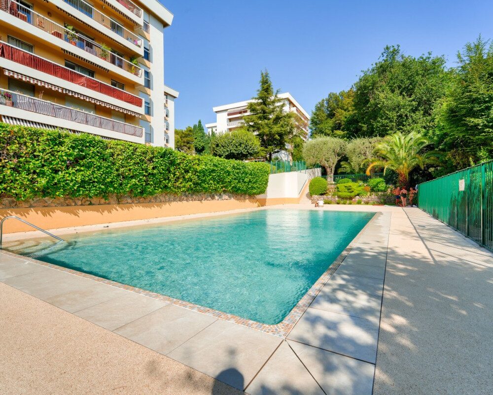 NICE CIMIEZ - 3 piÃ¨ces en excellent Ã©tat dans un rÃ©sidence avec piscine