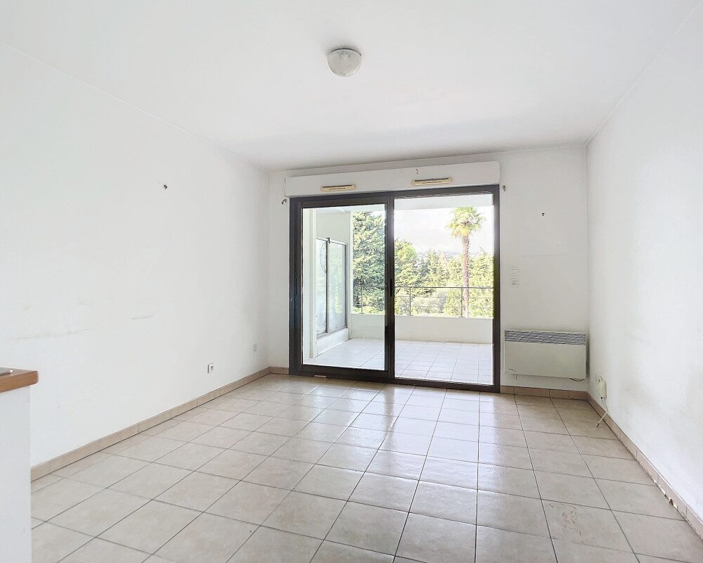 Nizza Cimiez - Piacevole monolocale con terrazza in un residence con piscina