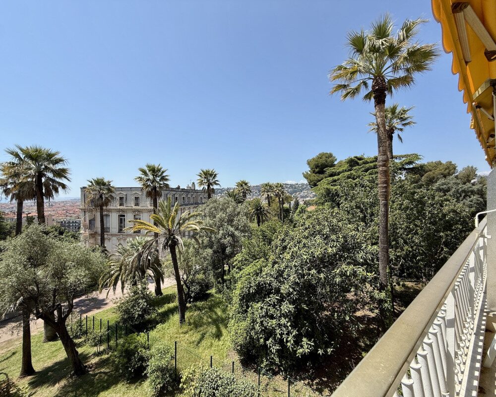 Nice Cimiez - In un lussuoso residence vicino al centro cittÃ , bellissimo trilocale con terrazza e vista aperta sul mare e sul parco