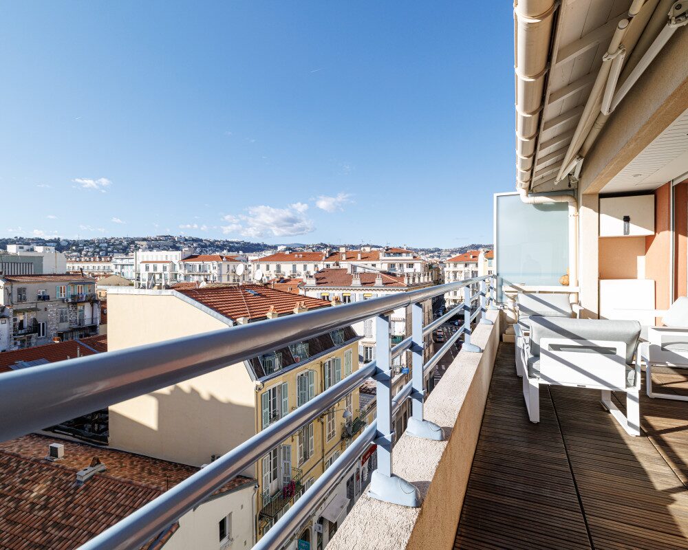Nizza â CarrÃ© dâOr â Magnifico trilocale di 108 mÂ² allâultimo piano con grande terrazza.