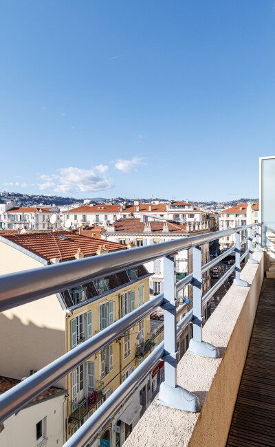 Terrazza di un duplex a Nizza Carré d’Or con esposizione sud-ovest