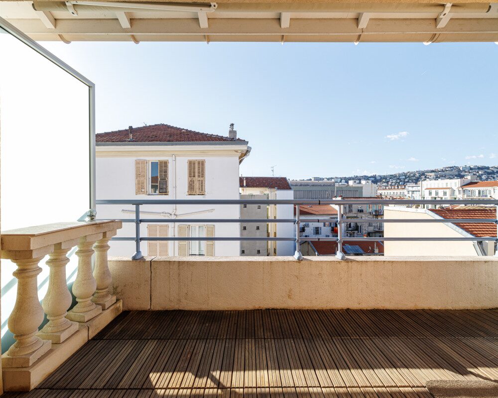 Nizza â CarrÃ© dâOr â Magnifico trilocale di 108 mÂ² allâultimo piano con grande terrazza.