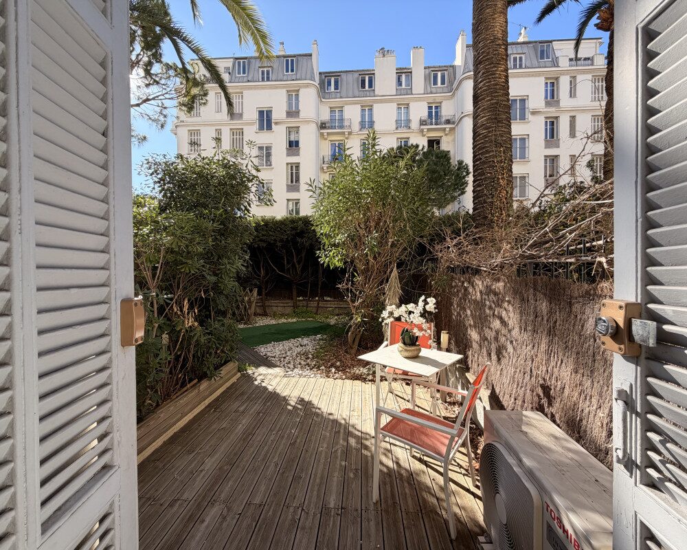 Elegante bilocale con giardino privato nel cuore storico di Cimiez