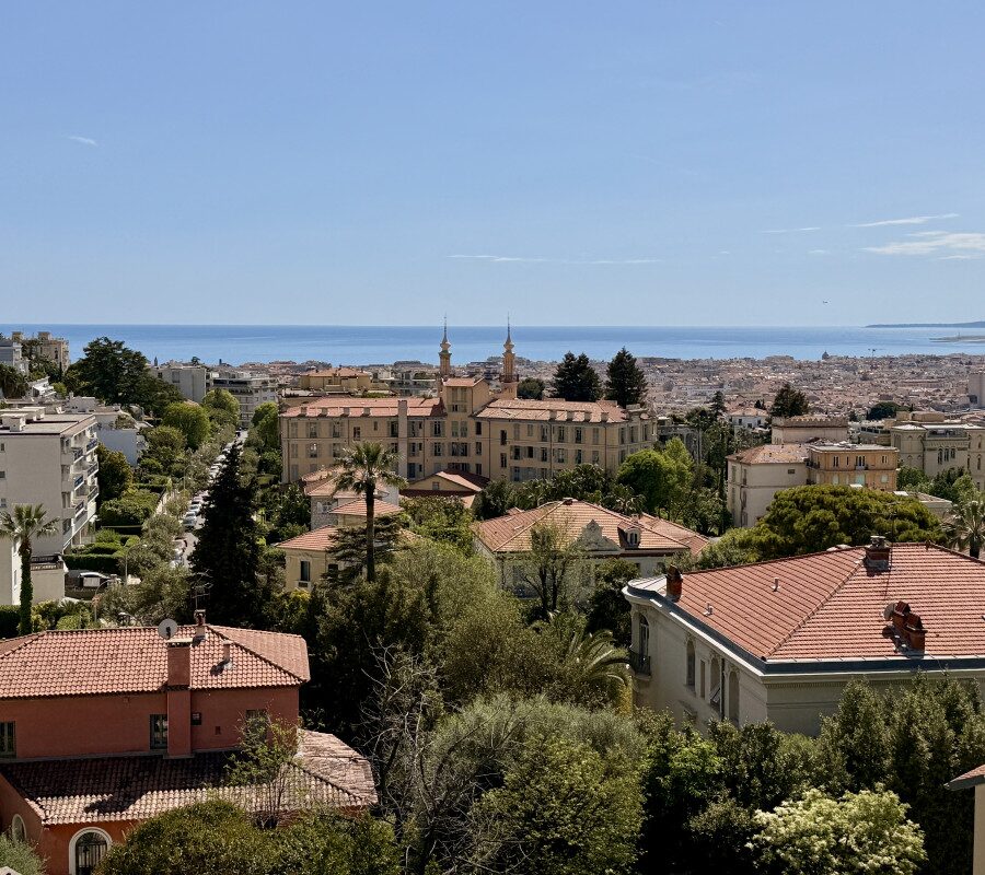 Nice Cimiez - Superbe appartement en dernier étage avec vue exceptionnelle mer et jardin