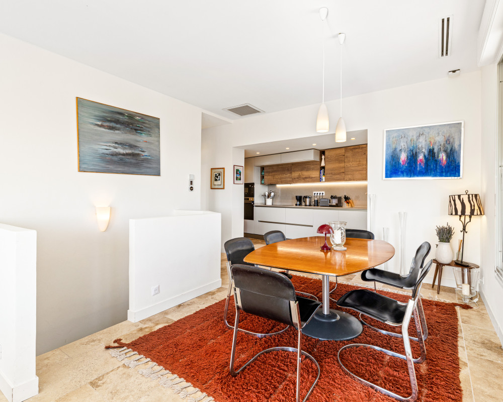 Nizza â Falicon â Incantevole casa di 4 locali di 95 mÂ² ristrutturata, con terrazza, giardino e vista sulle colline e sul mare