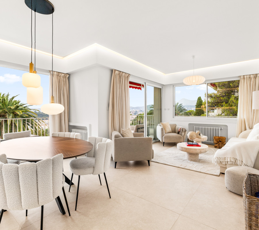 Nizza â Mont Boron â Ampio trilocale di 88 mÂ² completamente ristrutturato, con terrazza e vista panoramica sulla Baia degli Angeli