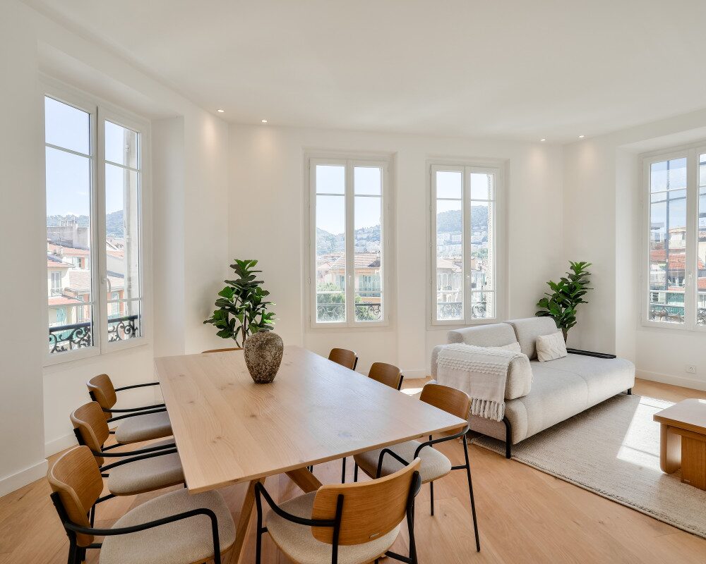 Nice - Le Port - Grand 5 piÃ¨ces de 136 mÂ² en Ã©tage Ã©levÃ© et entiÃ¨rement rÃ©novÃ© 