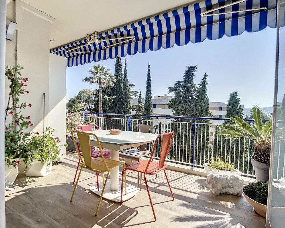 Un appartement moderne et Ã©lÃ©gant aux Jardins de Cemenelum      