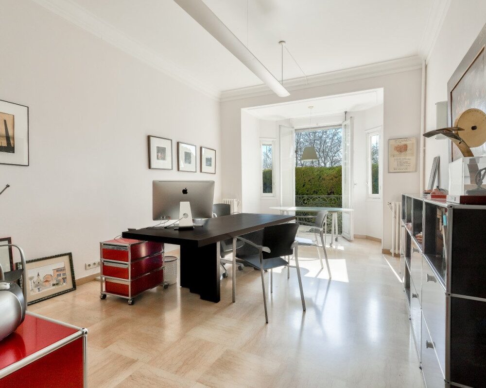 Nice - Cimiez - Grand 4 piÃ¨ces de 116 mÂ² Ã  rÃ©nover situÃ© dans un palais Bel Ã©poque