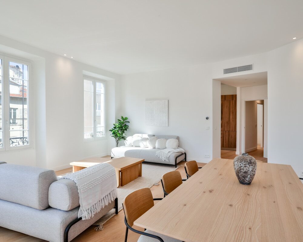 Nice - Le Port - Grand 5 piÃ¨ces de 136 mÂ² en Ã©tage Ã©levÃ© et entiÃ¨rement rÃ©novÃ© 