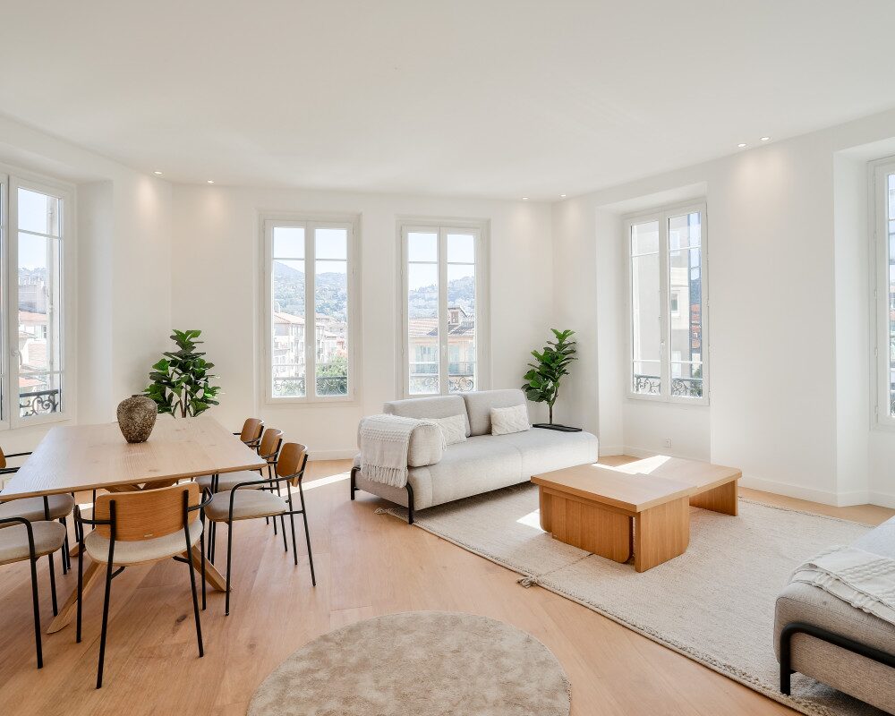 Nice - Le Port - Grand 5 piÃ¨ces de 136 mÂ² en Ã©tage Ã©levÃ© et entiÃ¨rement rÃ©novÃ© 