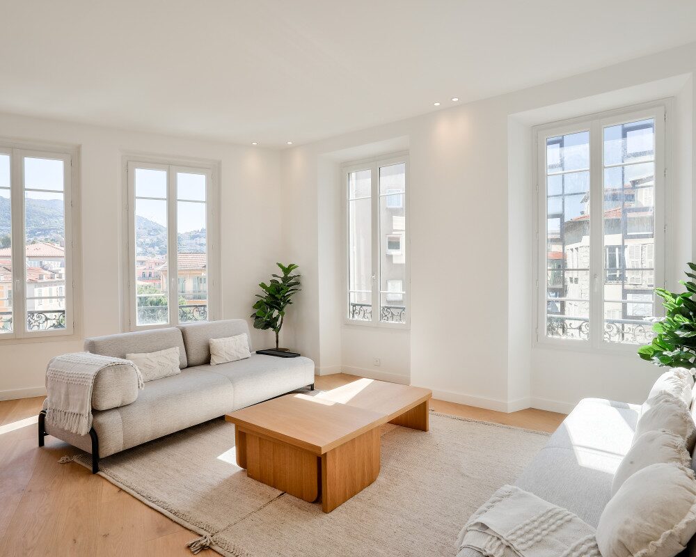 Nice - Le Port - Grand 5 piÃ¨ces de 136 mÂ² en Ã©tage Ã©levÃ© et entiÃ¨rement rÃ©novÃ© 