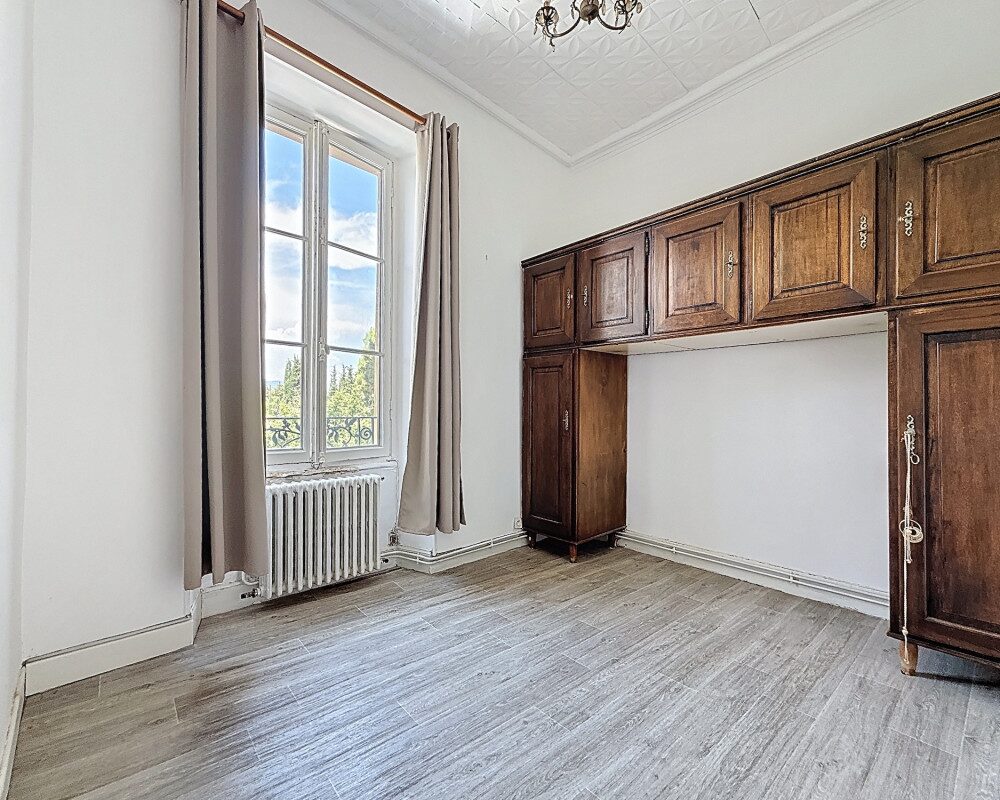 DeuxiÃ¨me et dernier Ã©tage d'une petite maison Ã  rÃ©nover situÃ©e au coeur de Cimiez